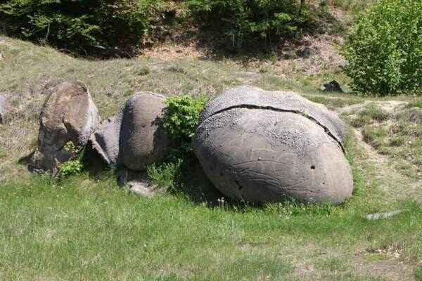 Trovants, the living stones of Romania: They grow, multiply and move! 4
