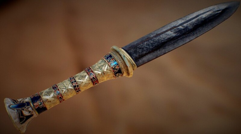 [VIDEO] Why did Tutankhamun have a dagger made from Another World? 3