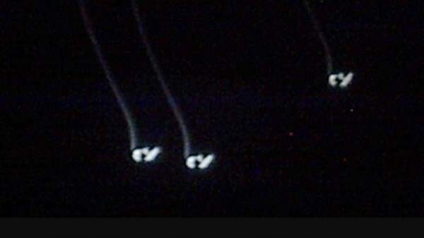 Pilot captured 6 eye witnesses to 3 white UFOs in mid air 1