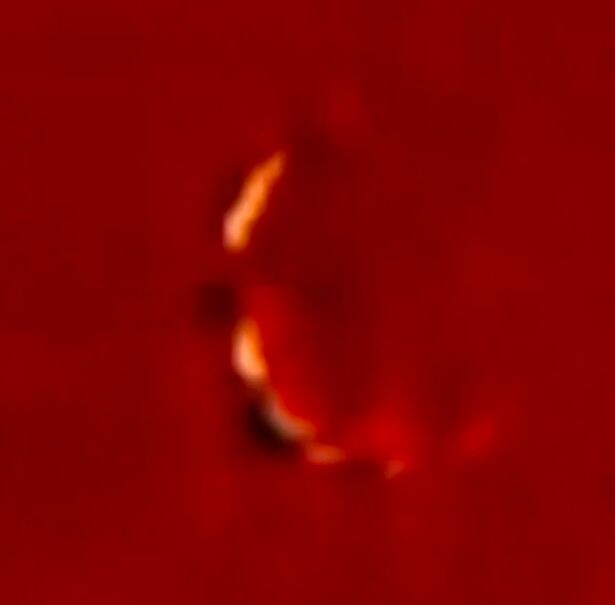 Alien hunter's claim: Planet-sized UFO spotted near the Sun in NASA images 1