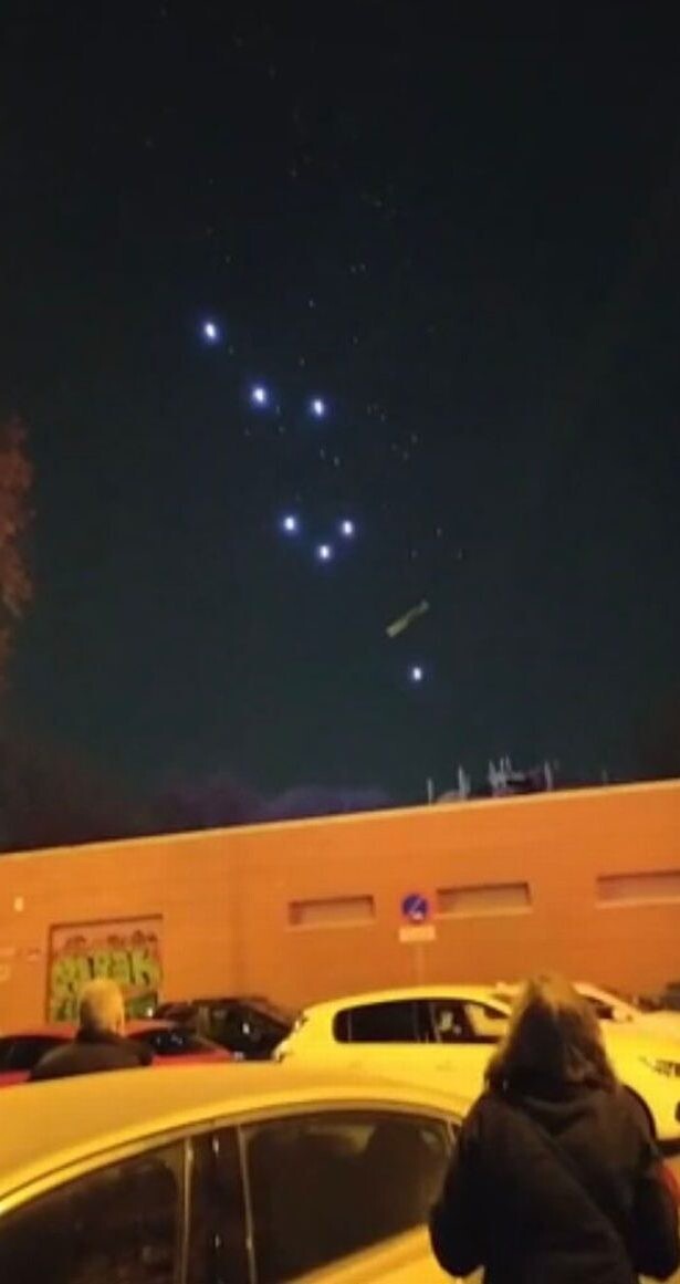 “Cluster of 200 UFOs” hovering in the sky filmed by Reddit user 1
