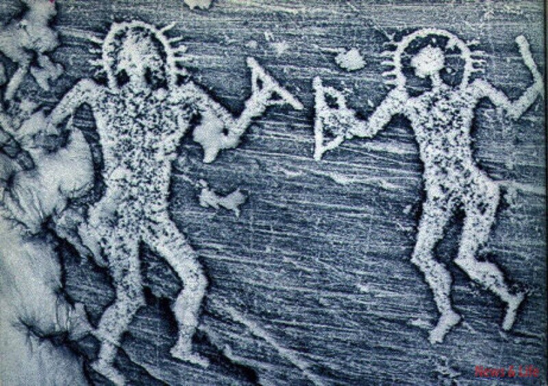 Proof Aliens and UFOs exist in 10,000 year old paintings discovered in a Cave in India (VIDEO) 4